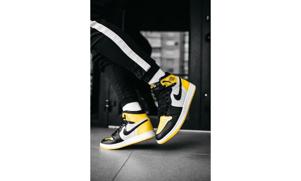 Nike air jordan 1 yellow clearance black